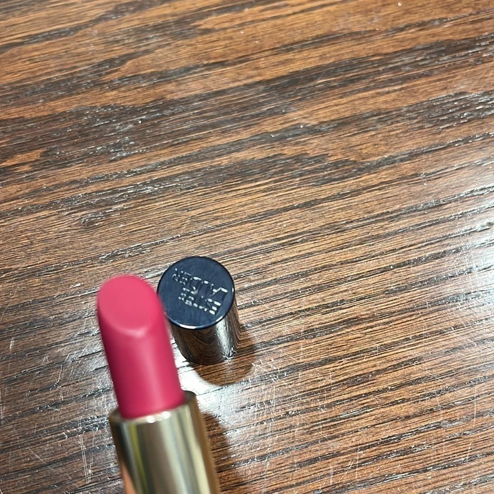 Estée Lauder  lip stick 220 - unattainable